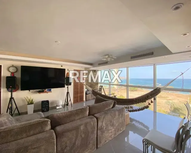 ¿BUSCAS EL HOGAR PERFECTO JUNTO AL MAR? EN VENTA ELEGANTE APARTAMENTO CON 4 HAB., 4 BAÑOS, PISCINA Y PARQUE INFANTIL. ESPACIOS MODERNOS LISTOS PARA MUDARTE Y DISFRUTAR AL MÁXIMO. ¡AGENDA TU CITA! - 3