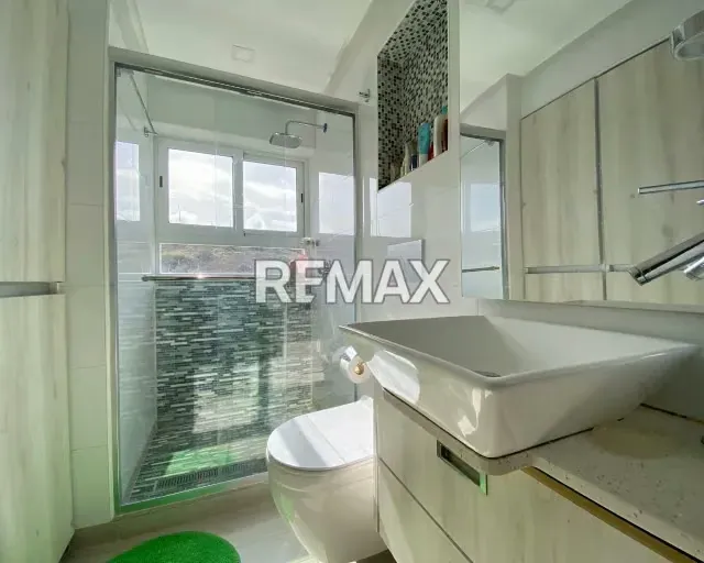 ¿BUSCAS EL HOGAR PERFECTO JUNTO AL MAR? EN VENTA ELEGANTE APARTAMENTO CON 4 HAB., 4 BAÑOS, PISCINA Y PARQUE INFANTIL. ESPACIOS MODERNOS LISTOS PARA MUDARTE Y DISFRUTAR AL MÁXIMO. ¡AGENDA TU CITA! - 10