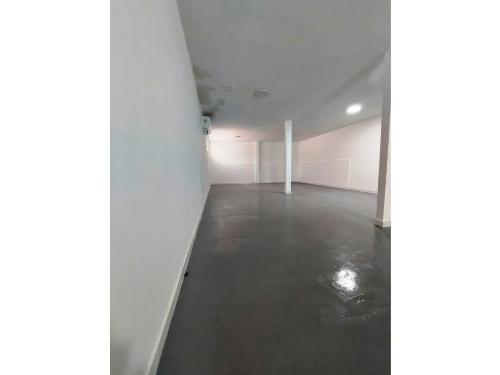 LOCAL COMERCIAL - COLINAS DE BELLO MONTE - 70 Mts2 - 4