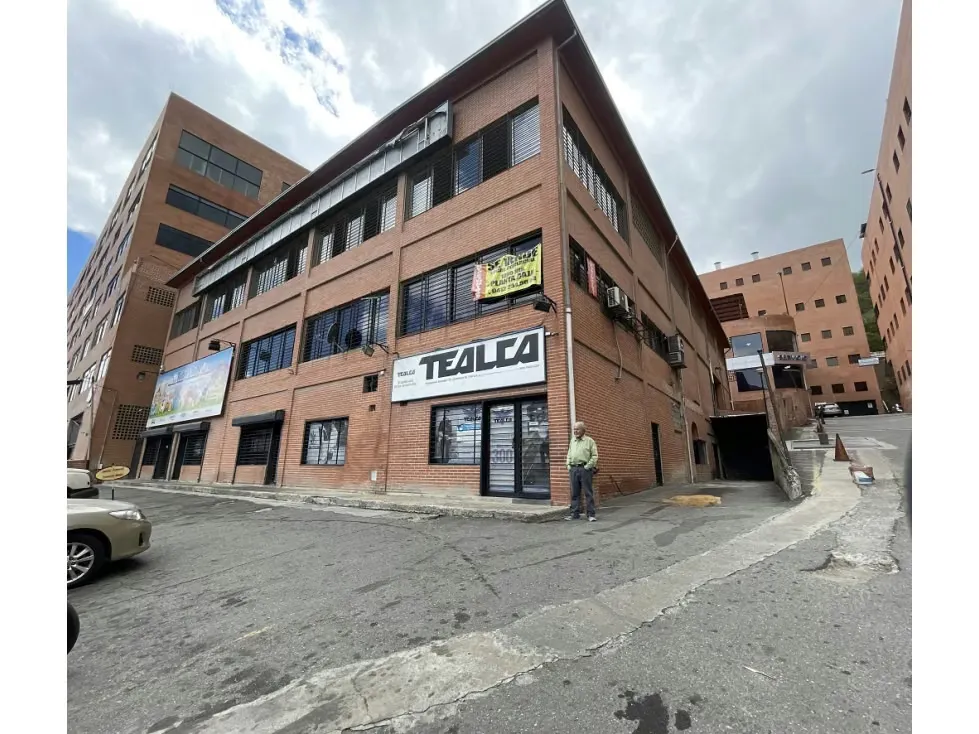 Se vende galpón 850 m2 Piedra Azul