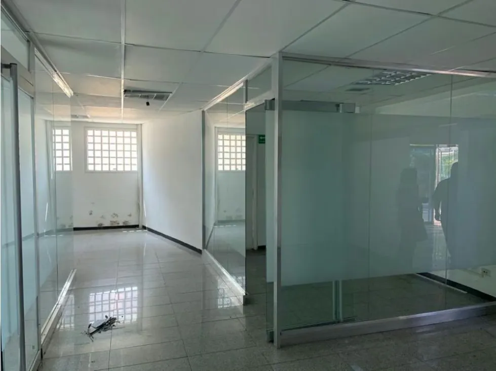 Alquilo local 182m2 El Rosal 2198 - 3