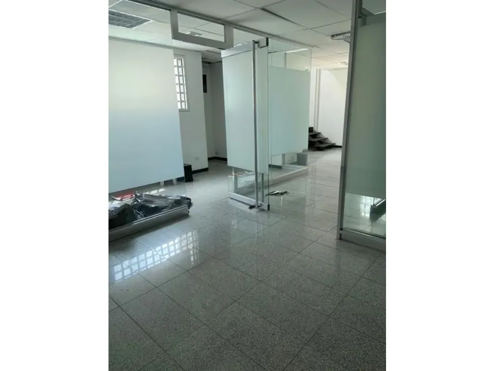 Alquilo local 182m2 El Rosal 2198 - 4