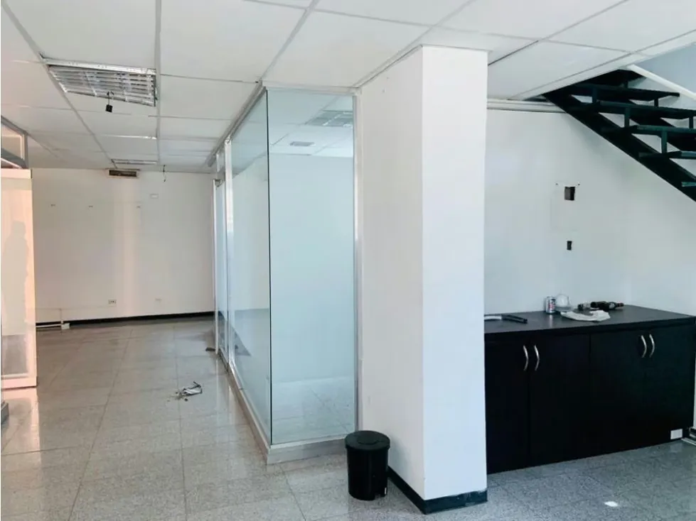 Alquilo local 182m2 El Rosal 2198 - 5