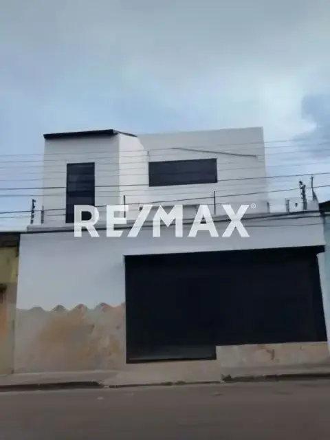 Edificio en venta en Calle Azcue de Maturín a metros de la Avenida Bolívar.