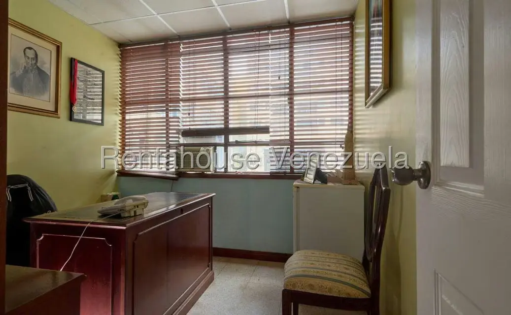 Oficina en Alquiler en Parroquia La Candelaria, Distrito Metropolitano - 12