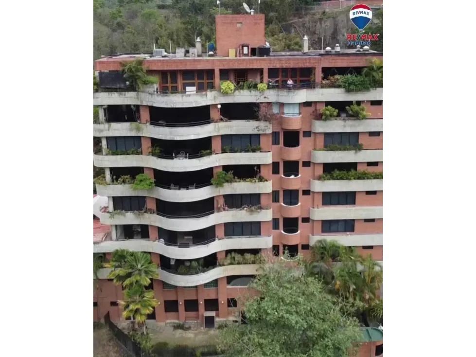 Hermoso apartamento tipo casa en colinas de tamanaco 400m2