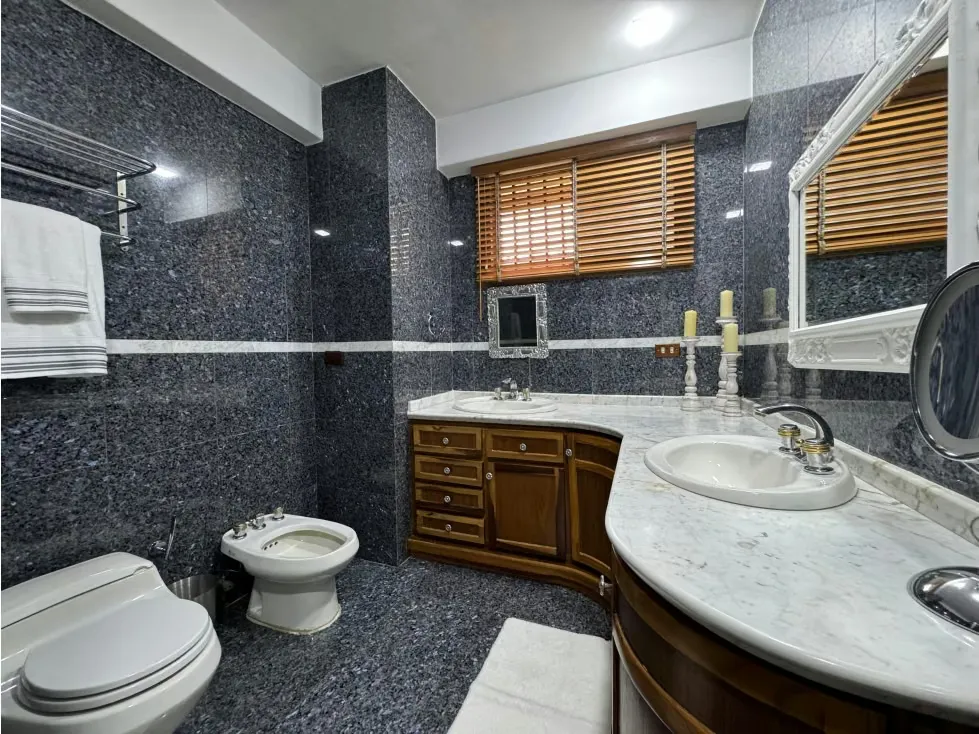 Hermoso apartamento tipo casa en colinas de tamanaco 400m2 - 38