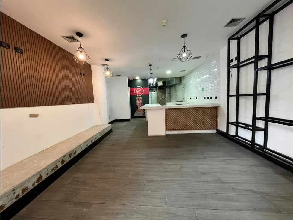Alquilo local comercial 66m2 CC San Ignacio La Castellana 5844