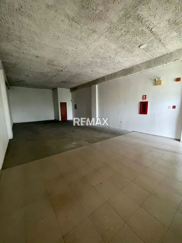 Local Comercial en alquiler C.C Tacarigua zona industrial - 2