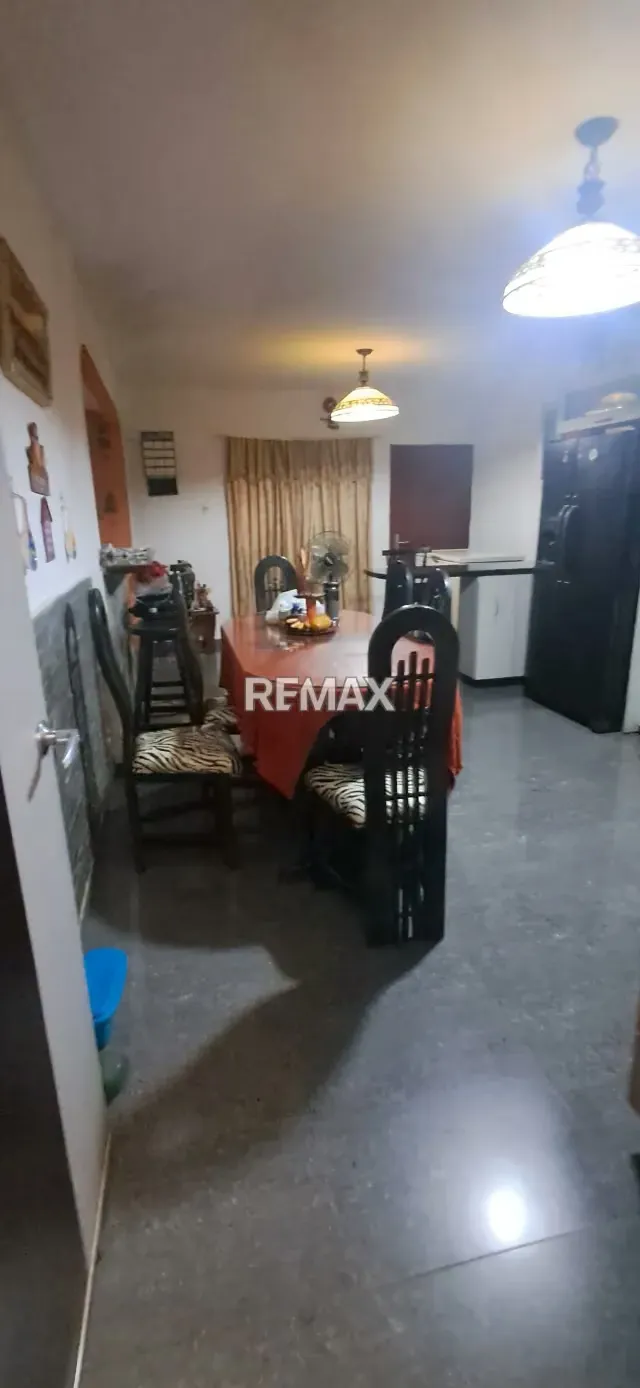 Venta de Quinta de Dos 2 , niveles y con Piscina en la Urbanizacion Corinsa Cagua Estado Aragua - 3