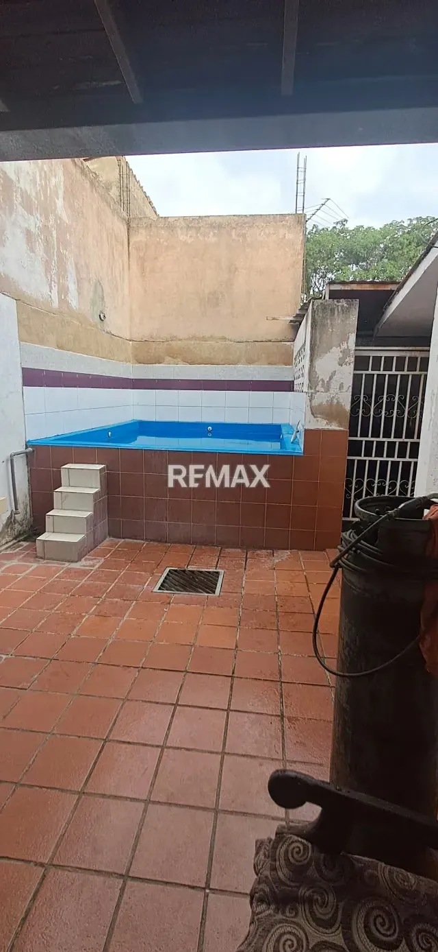 Venta de Quinta de Dos 2 , niveles y con Piscina en la Urbanizacion Corinsa Cagua Estado Aragua - 6
