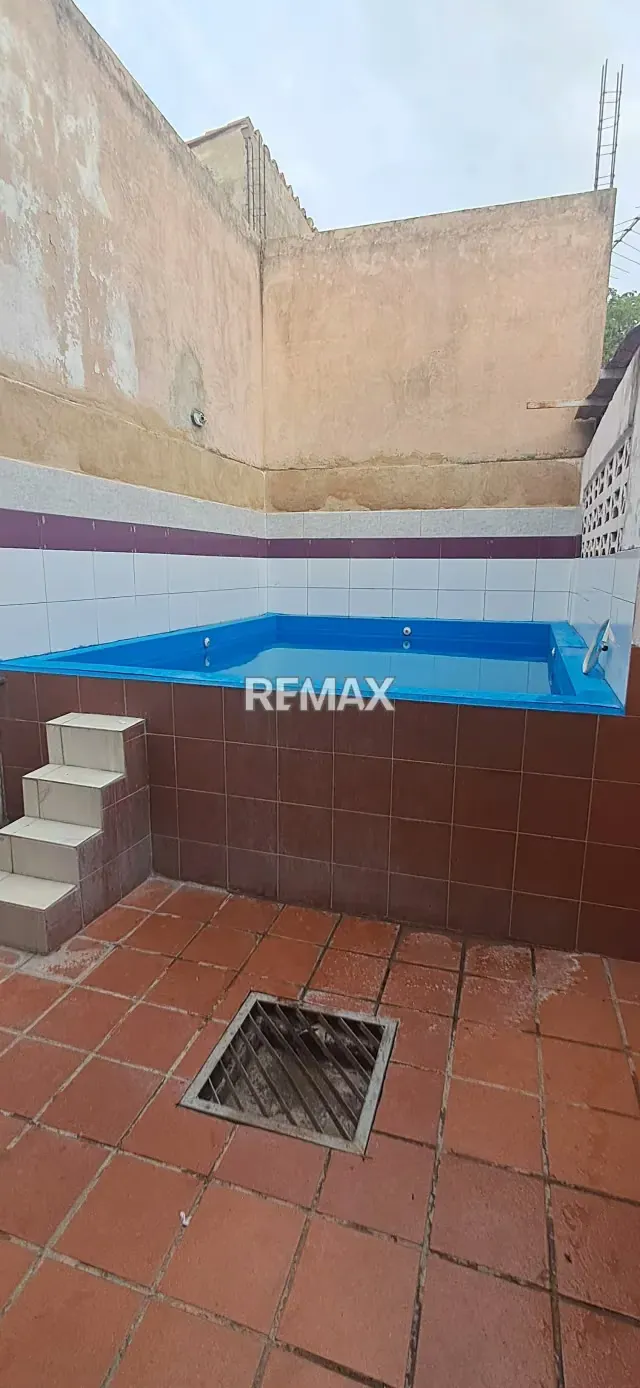 Venta de Quinta de Dos 2 , niveles y con Piscina en la Urbanizacion Corinsa Cagua Estado Aragua - 7