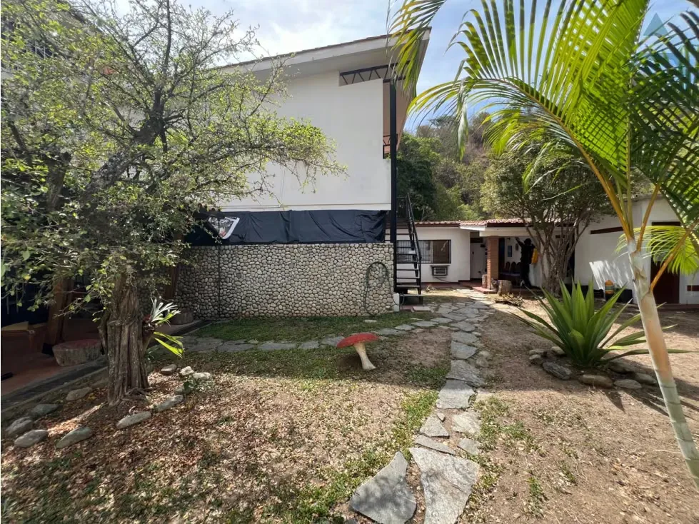 Se vende casa 617,85m² 3h+s/7b/4p Santa Marta - 2