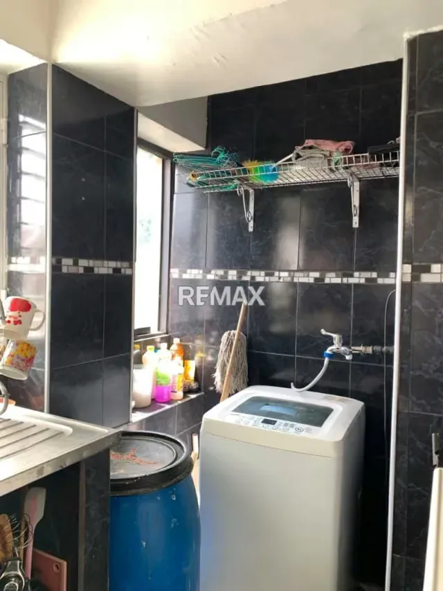 En venta cómodo apartamento de 2 Habitaciones a pocos metros de la estación Zoológico - 11