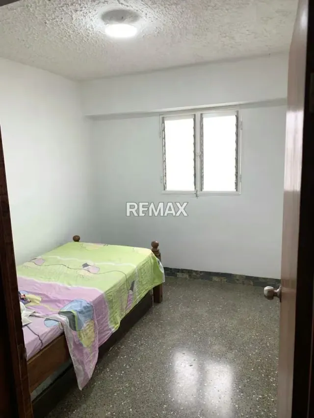 En venta cómodo apartamento de 2 Habitaciones a pocos metros de la estación Zoológico - 17