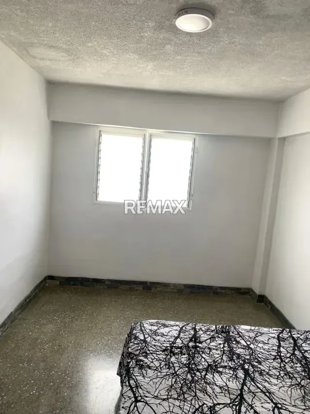 En venta cómodo apartamento de 2 Habitaciones a pocos metros de la estación Zoológico - 18