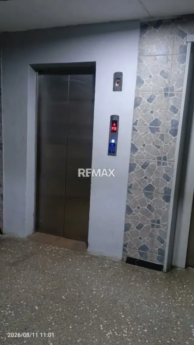 En venta cómodo apartamento de 2 Habitaciones a pocos metros de la estación Zoológico - 3