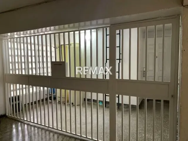 En venta cómodo apartamento de 2 Habitaciones a pocos metros de la estación Zoológico - 4