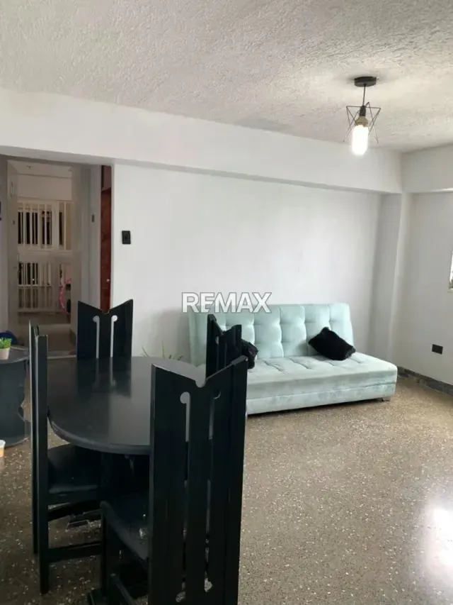 En venta cómodo apartamento de 2 Habitaciones a pocos metros de la estación Zoológico - 8