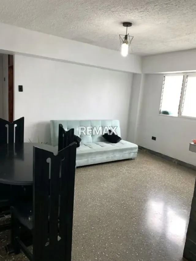 En venta cómodo apartamento de 2 Habitaciones a pocos metros de la estación Zoológico - 9