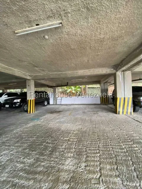 Apartamento (1 Nivel) en Alquiler en Colinas de Bello Monte, Distrito Metropolitano - 12