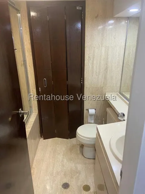 Apartamento (1 Nivel) en Alquiler en Colinas de Bello Monte, Distrito Metropolitano - 10
