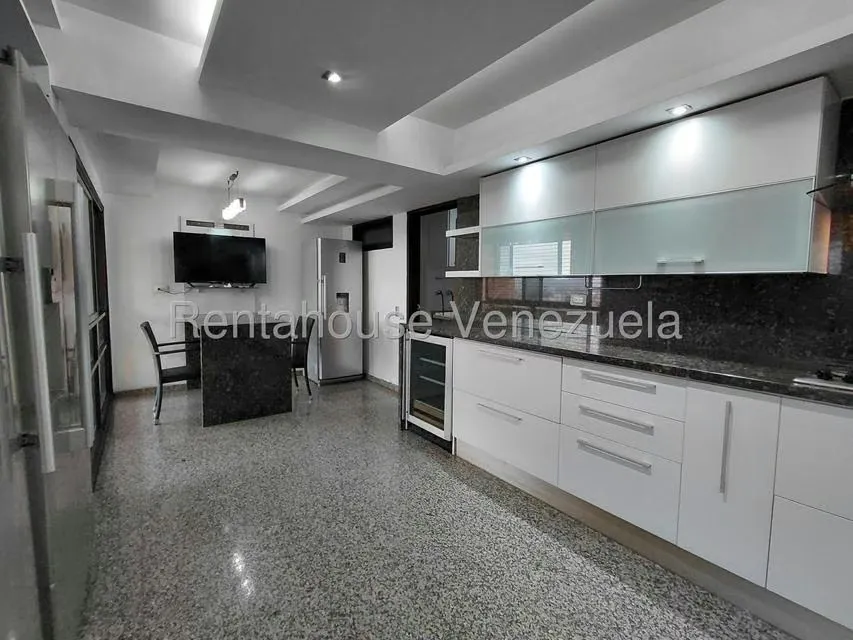 Apartamento (1 Nivel) en Alquiler en Los Dos Caminos, Distrito Metropolitano - 13
