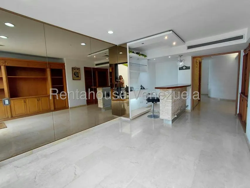 Apartamento (1 Nivel) en Alquiler en Los Dos Caminos, Distrito Metropolitano - 15