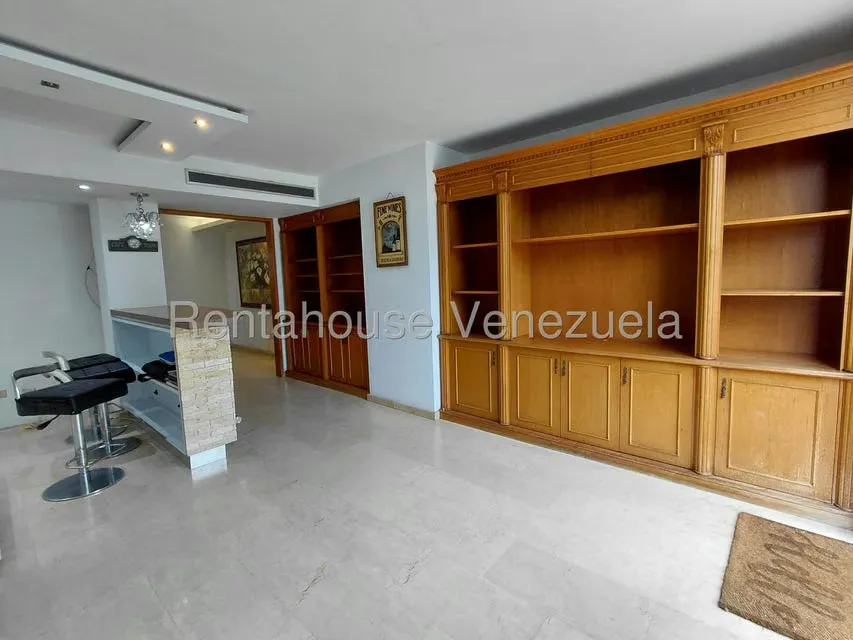 Apartamento (1 Nivel) en Alquiler en Los Dos Caminos, Distrito Metropolitano - 16