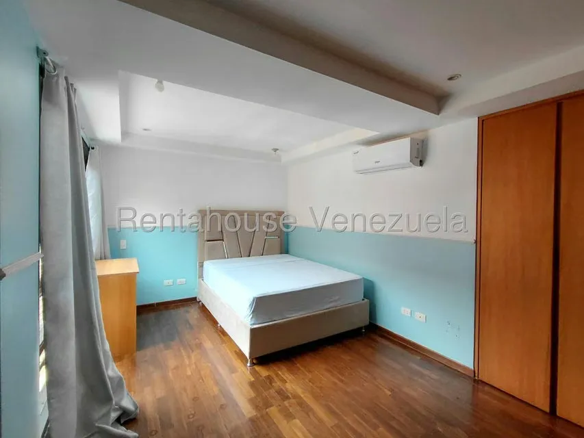 Apartamento (1 Nivel) en Alquiler en Los Dos Caminos, Distrito Metropolitano - 23