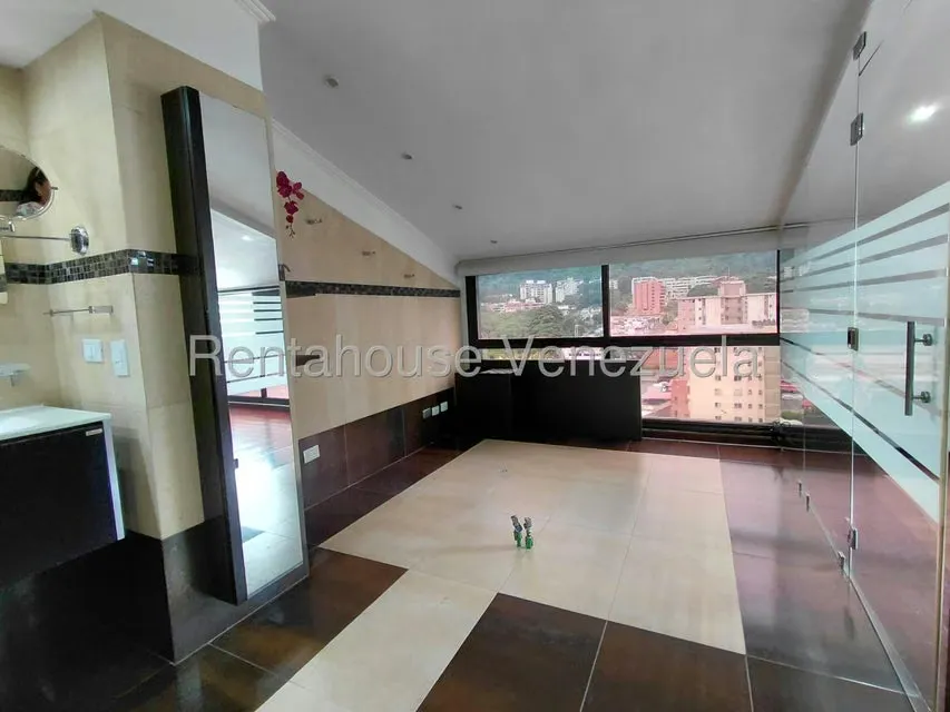 Apartamento (1 Nivel) en Alquiler en Los Dos Caminos, Distrito Metropolitano - 26
