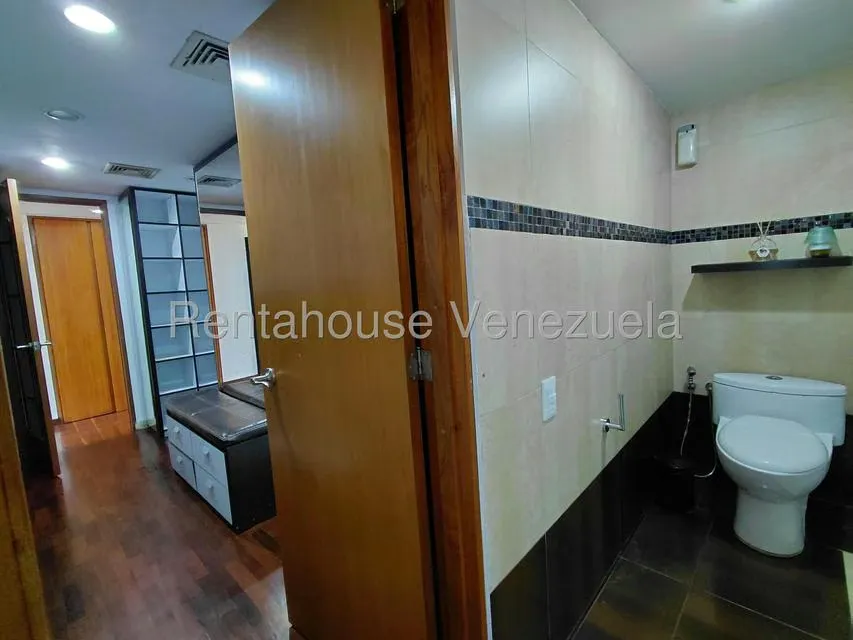 Apartamento (1 Nivel) en Alquiler en Los Dos Caminos, Distrito Metropolitano - 29