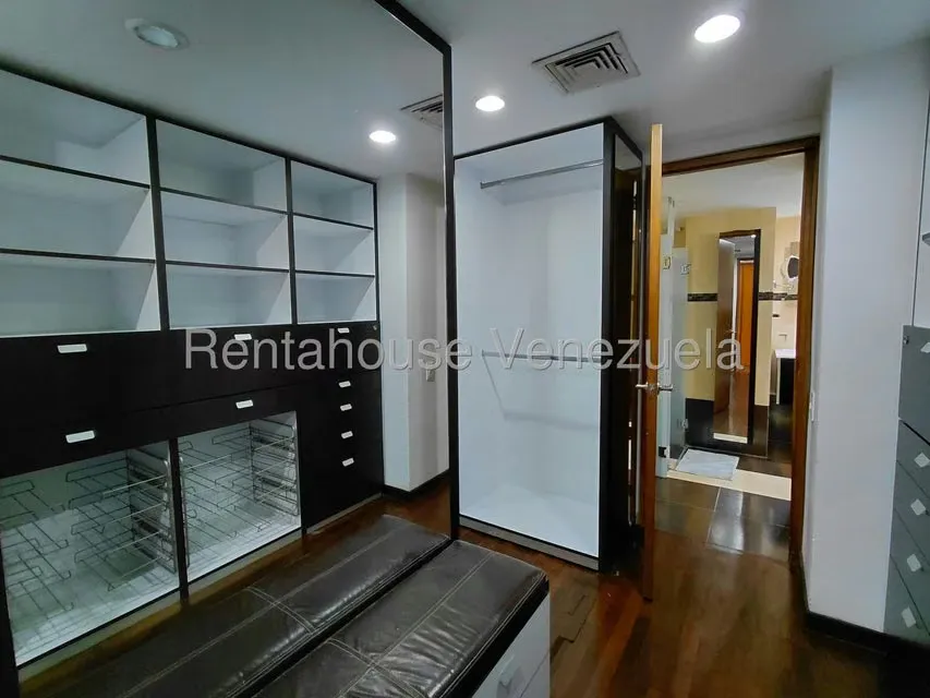 Apartamento (1 Nivel) en Alquiler en Los Dos Caminos, Distrito Metropolitano - 31