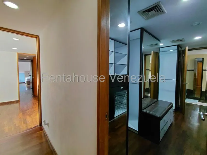 Apartamento (1 Nivel) en Alquiler en Los Dos Caminos, Distrito Metropolitano - 32