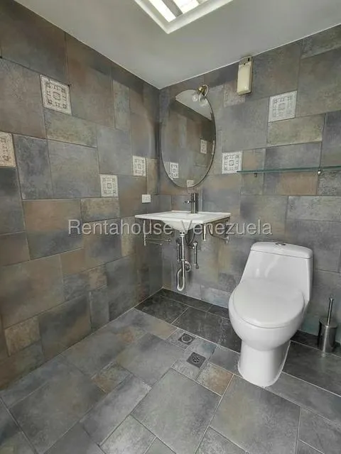 Apartamento (1 Nivel) en Alquiler en Los Dos Caminos, Distrito Metropolitano - 34