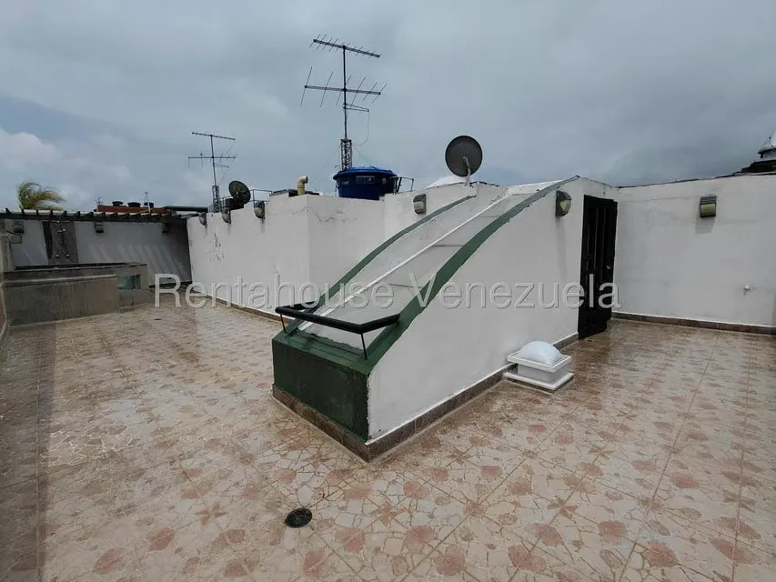 Apartamento (1 Nivel) en Alquiler en Los Dos Caminos, Distrito Metropolitano - 35