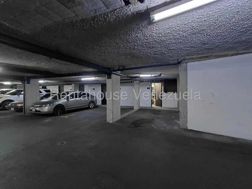 Apartamento (1 Nivel) en Alquiler en Los Dos Caminos, Distrito Metropolitano - 42