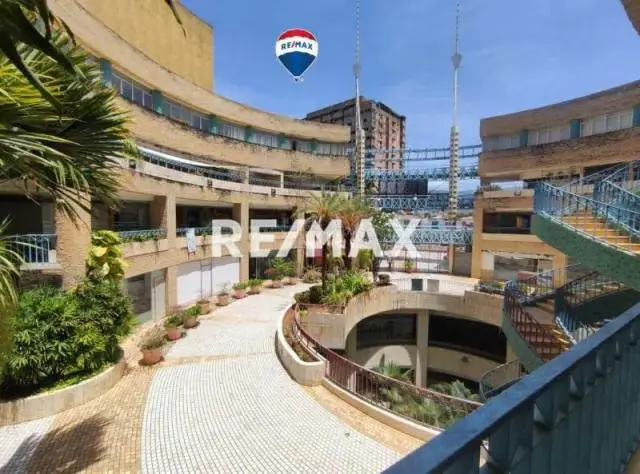 EN VENTA AMPLIO LOCAL, CC JUMBO, PORLAMAR, ISLA DE MARGARITA.