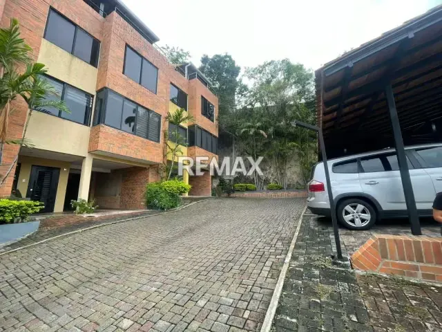 Vendo Townhouse en obra blanca en Res lomas alto, tres niveles. - 2
