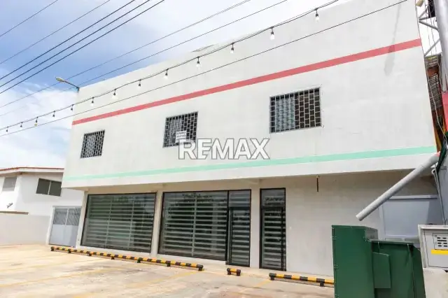 Local Comercial a estrenar en Circunvalación 2. En Venta