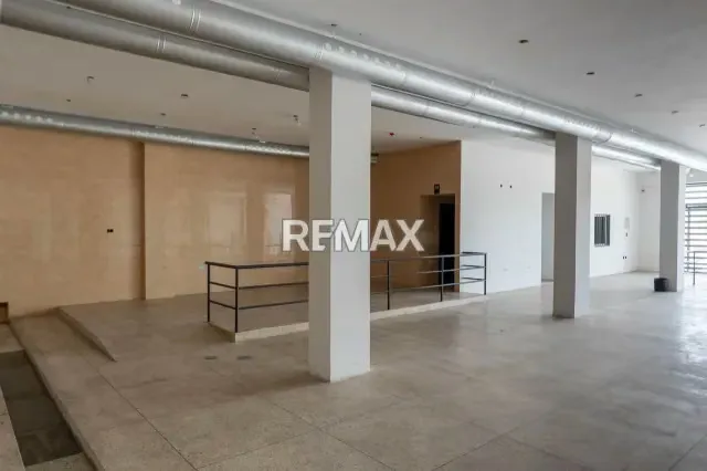 Local Comercial a estrenar en Circunvalación 2. En Venta - 2
