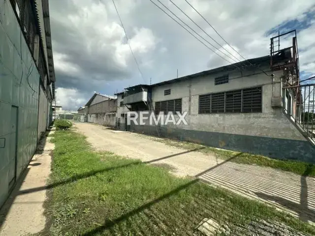Venta de 5 Galpones en Sector Saman de Guere