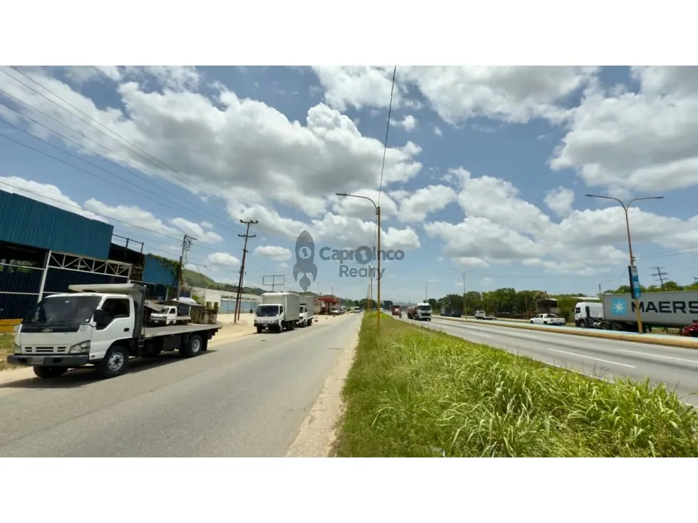 Galpón con terreno frente a la autopista en Alquiler TCL G 9418985 - 2