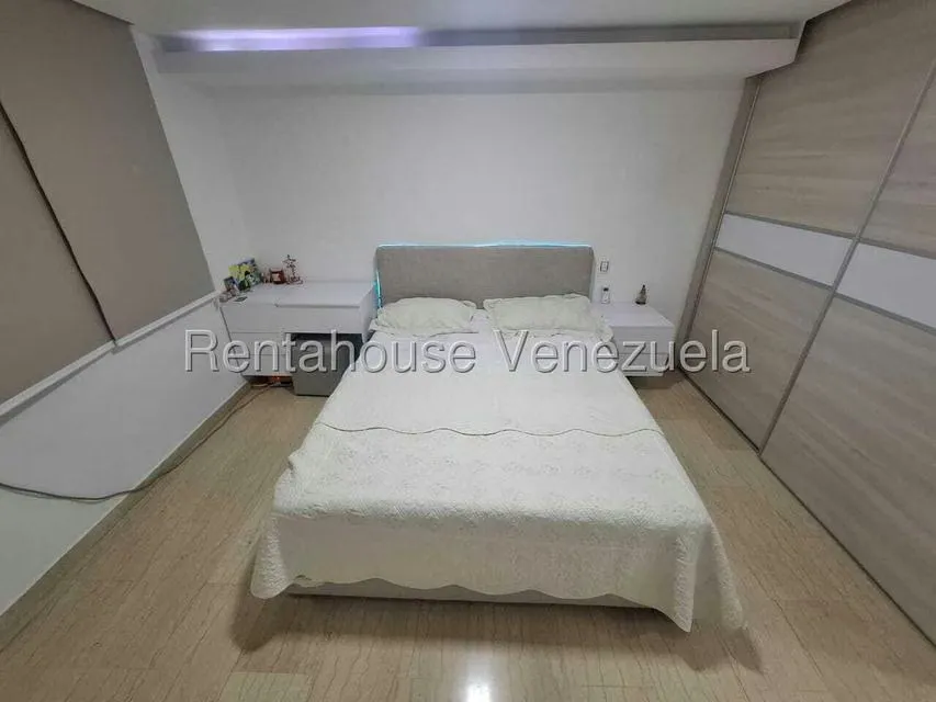 Apartamento (1 Nivel) en Alquiler en Colinas de La Tahona, Distrito Metropolitano - 12