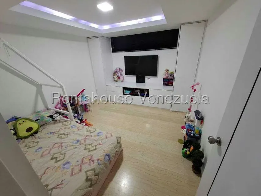 Apartamento (1 Nivel) en Alquiler en Colinas de La Tahona, Distrito Metropolitano - 16