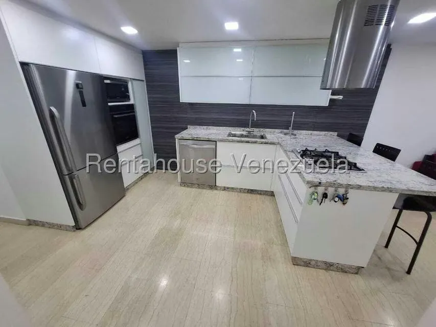 Apartamento (1 Nivel) en Alquiler en Colinas de La Tahona, Distrito Metropolitano - 3