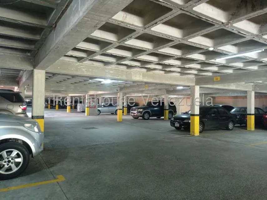 Apartamento (1 Nivel) en Alquiler en Colinas de La Tahona, Distrito Metropolitano - 25