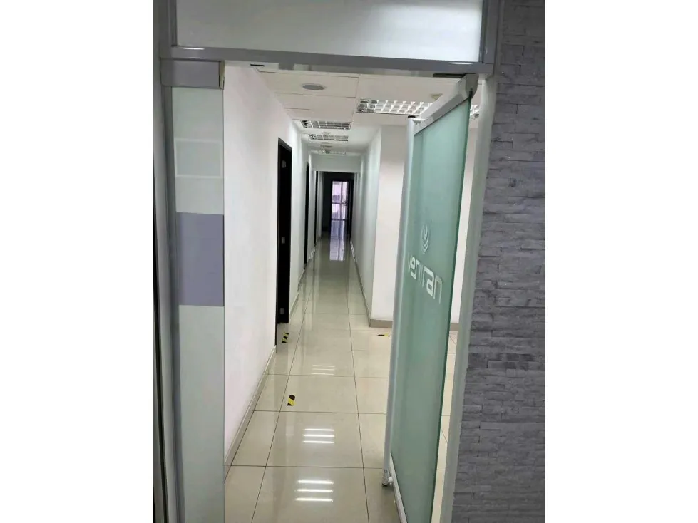 Alquilo oficina 315m2 Las Mercedes 0879 - 2