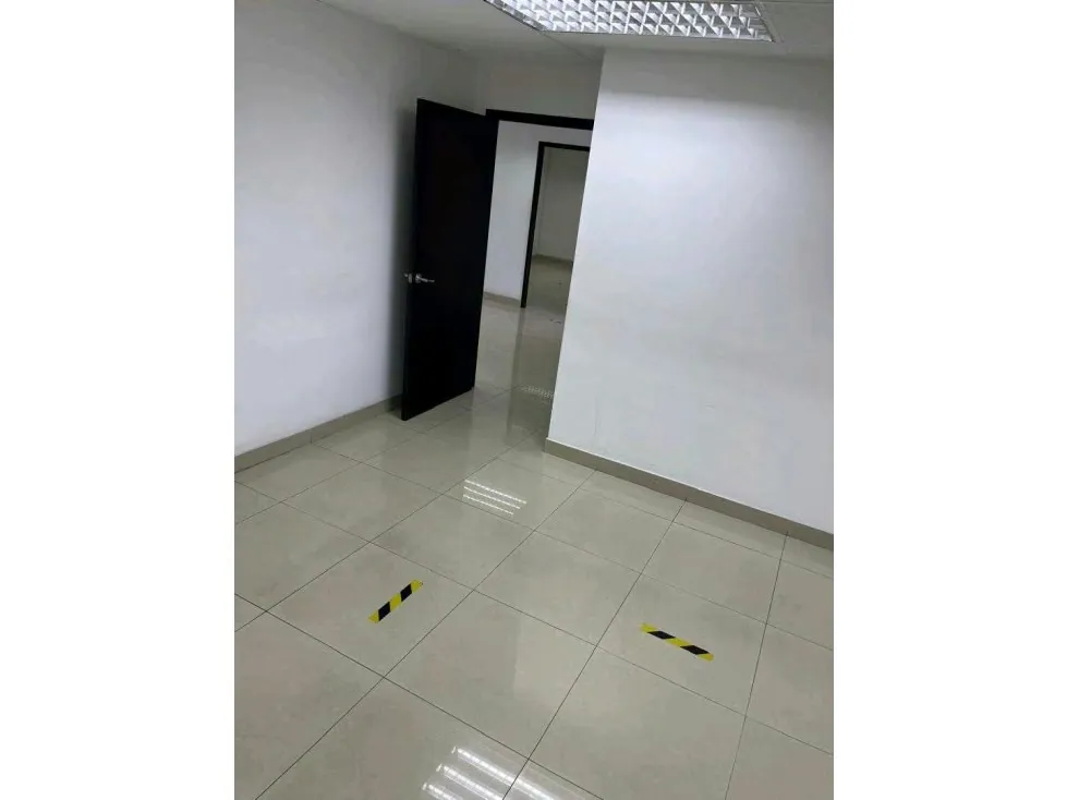 Alquilo oficina 315m2 Las Mercedes 0879 - 11