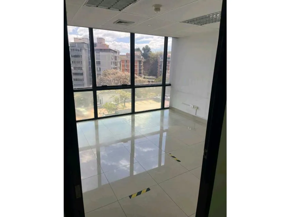 Alquilo oficina 315m2 Las Mercedes 0879 - 5